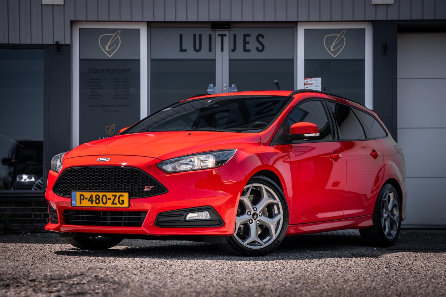 Ford Focus Wagon - 2.0 ST-2 250pk I Recaro I Carplay I Camera I Climate I Keyless-Go I Dealer-onderhouden - AutoWereld.nl