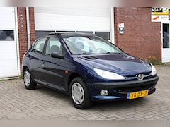 Peugeot 206 - 1.4 Gentry - N. APK - AIRCO - Distributie verv. - Elektrische ramen - stuurbekrachtiging