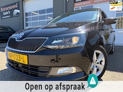 Skoda Fabia Combi - 1.2 TSI Ambition Business met parkeersensoren en navigatie en bluetooth telefoon en airco