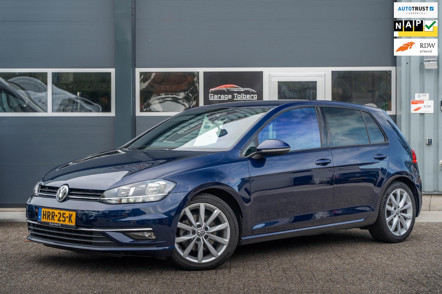 Volkswagen Golf - 1.5 TSI Highline met alcantara sterrenhemel/atlantic blue/automaat/clima/ - AutoWereld.nl
