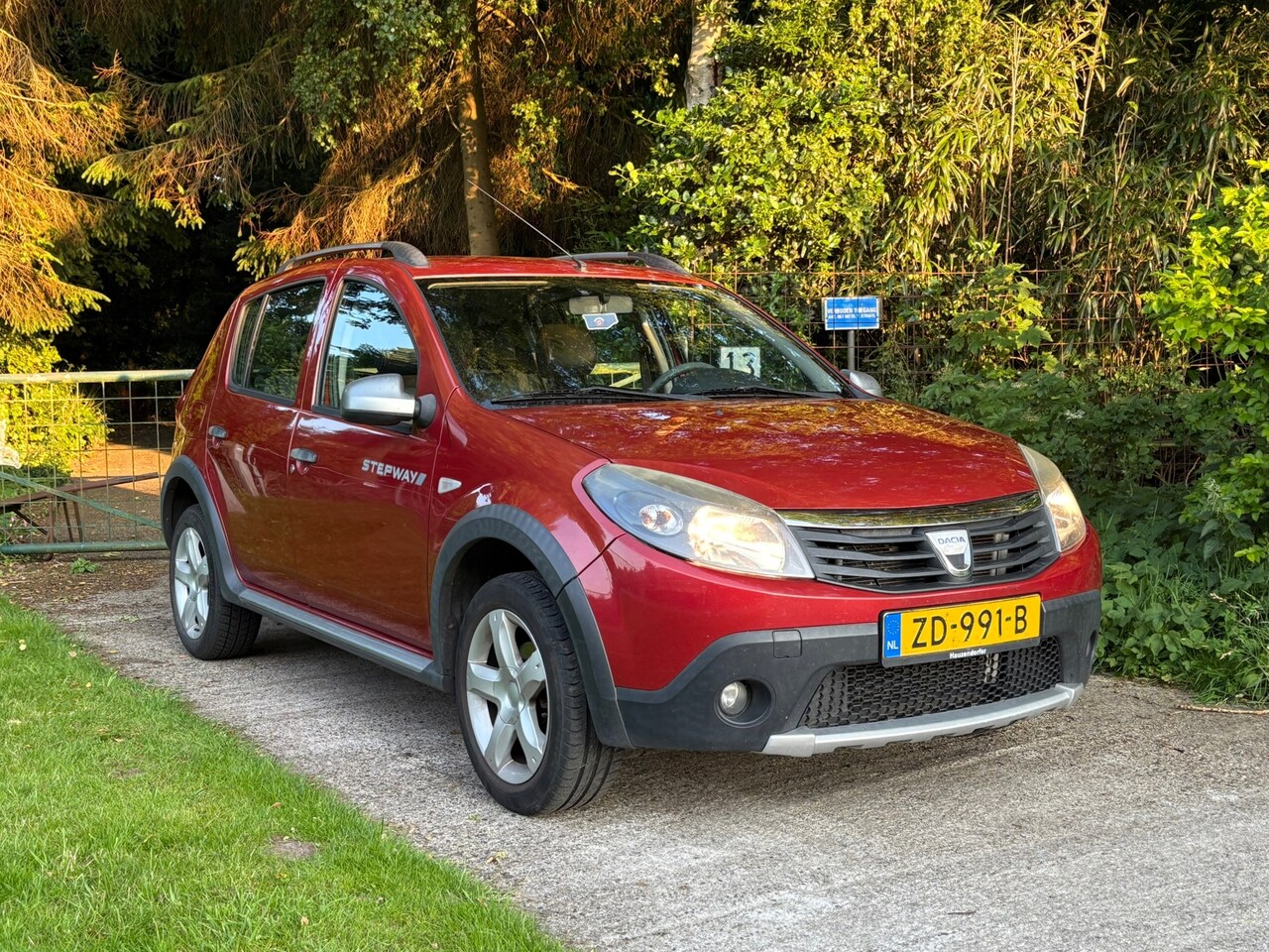 Dacia Sandero Stepway - 1.6 | Lederbekleding + Airco - AutoWereld.nl