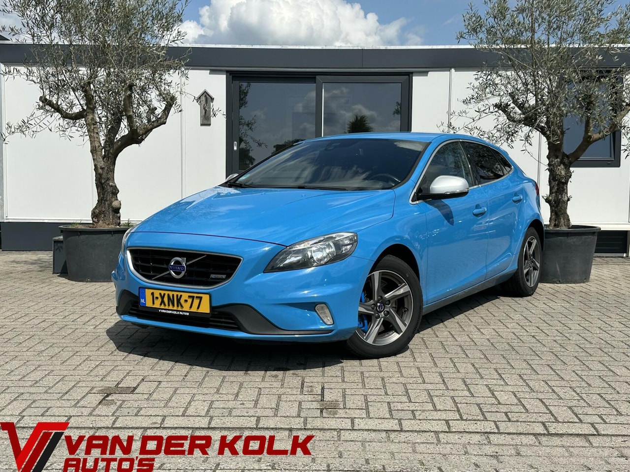 Volvo V40 - 2.0 D4 R-Design Business Leder Navi Climate Cruise Lichtmetaal Trekhaak - AutoWereld.nl