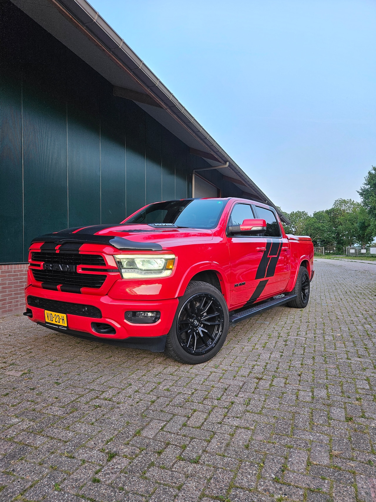 Dodge Ram 1500 - 5.7 V8 4x4 Crew Cab Laramie laramie sport - AutoWereld.nl