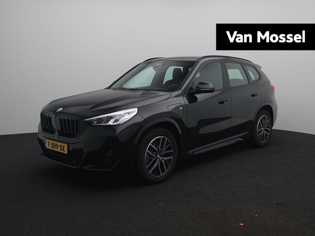 BMW X1 - xDrive25e | M-SPORT | LEDER | HEAD UP DISPLAY | NAVIGATIE | ACHTERUITRIJCAMERA | SPORTSTOE - AutoWereld.nl