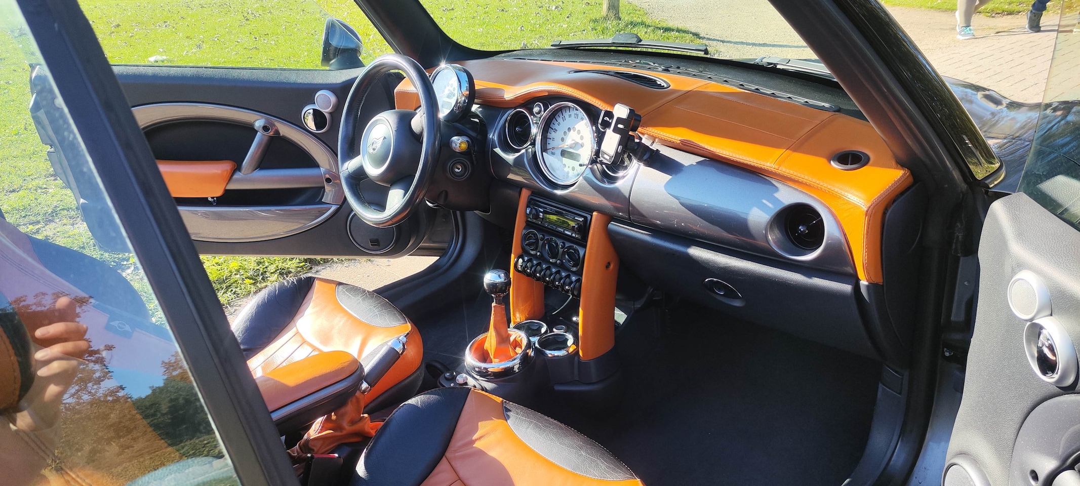 MINI Cabrio - 1.6 Cooper S charger dus geen turbogat - AutoWereld.nl