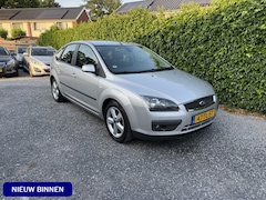 Ford Focus - 1.6-16V Futura Automaat | Navi | Airco | Cruise Control | LMV | Elekt. Ramen | Nieuwe APK