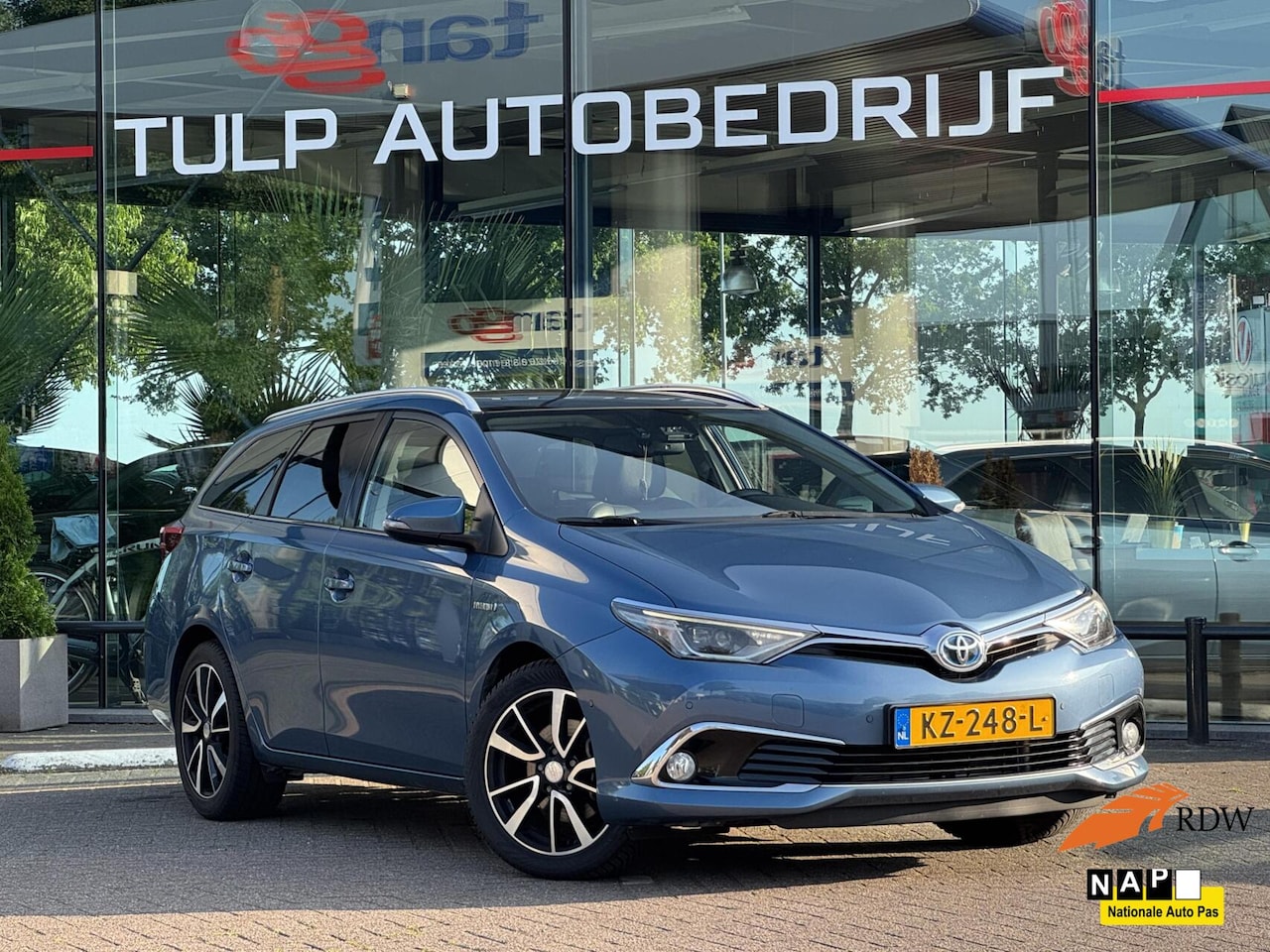 Toyota Auris - Touring 1.8 Hybrid Business Pro 2017 Navi Clima - AutoWereld.nl
