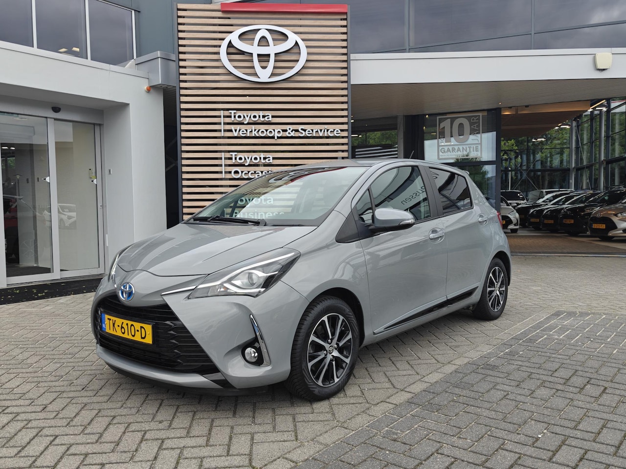 Toyota Yaris - 1.5 Hybrid Design Sport NAVI LMV CAMERA BLUETOOTH - AutoWereld.nl