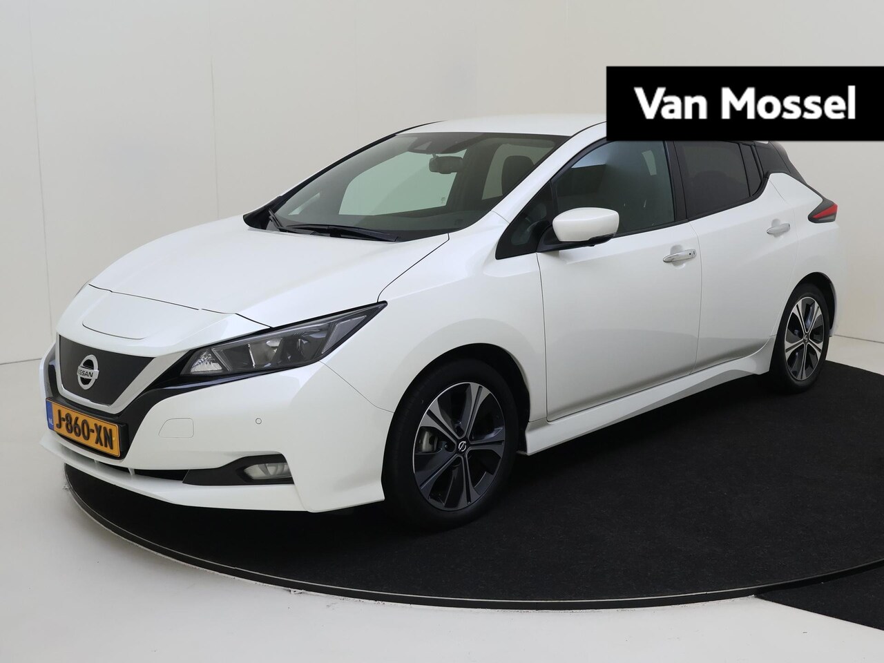 Nissan LEAF - N-Connecta 40 kWh AUTOMAAT| BTW | Navigatie | 360 Camera | Parkeersensoren | Stoel verwarm - AutoWereld.nl