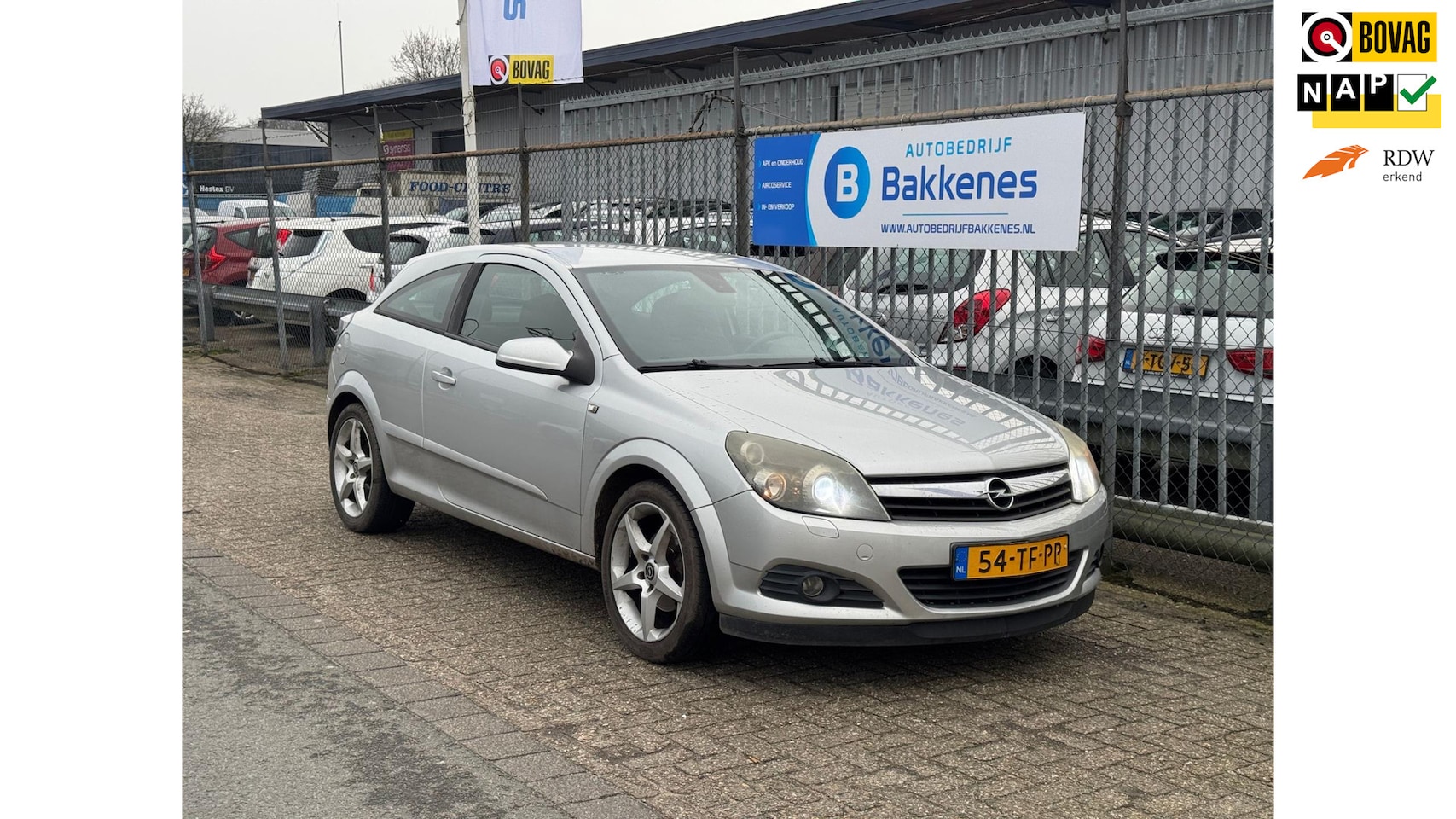 Opel Astra GTC - 1.8 Executive | Recaro | Xenon - AutoWereld.nl