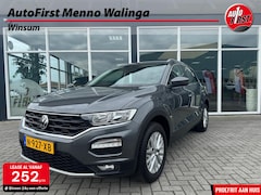 Volkswagen T-Roc - 1.0 TSI Style | Adaptive Cruise Control | Climate Control | Navi | PDC | Trekhaak | Apple