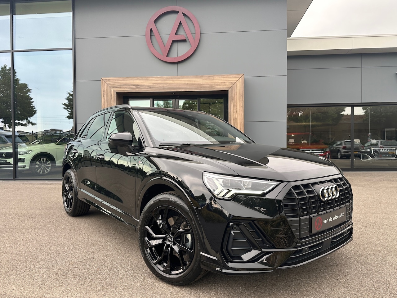 Audi Q3 - 35 TFSI S-line | Panoramadak | Zwart optiek | Trekhaak | Camera | Elek. Achterklep | Rijkl - AutoWereld.nl