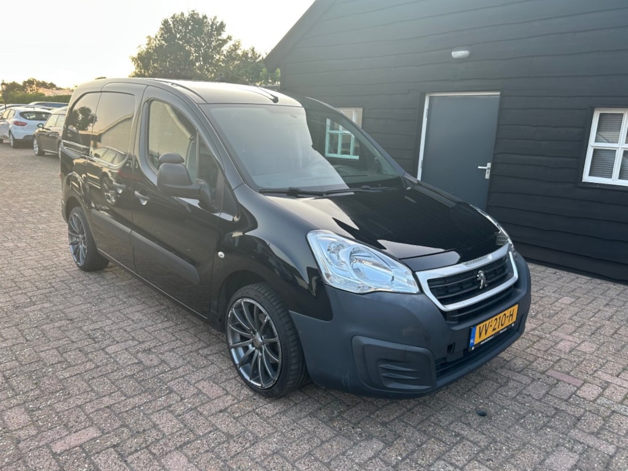 Peugeot Partner - 120 1.6 BlueHDi 75 L1 XR 120 1.6 BlueHDi 75 L1 XR - AutoWereld.nl