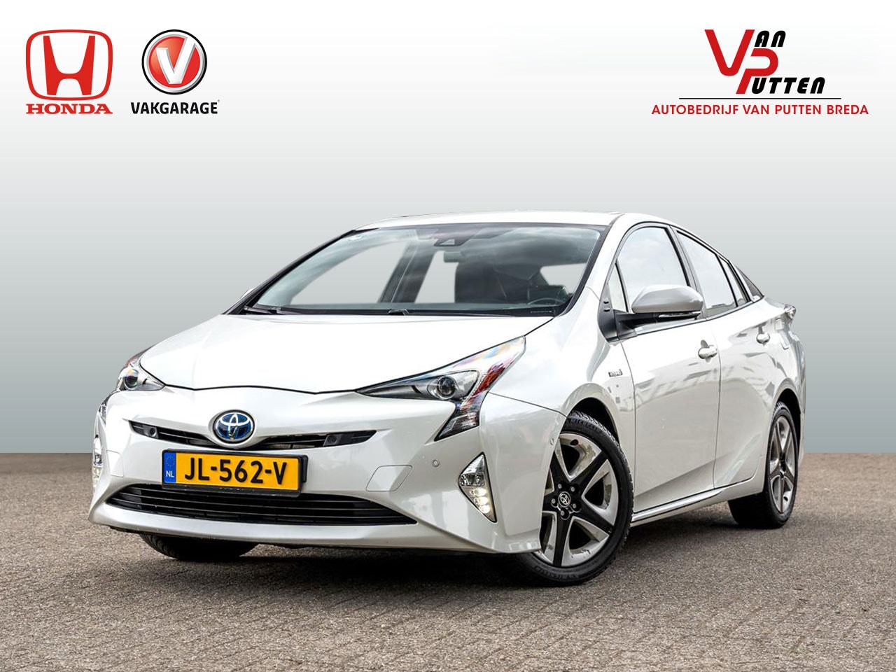 Toyota Prius - 1.8 Full Hybrid Executive Automaat | Headup Display | Afneembare Trekhaak | NL Auto | JBL - AutoWereld.nl
