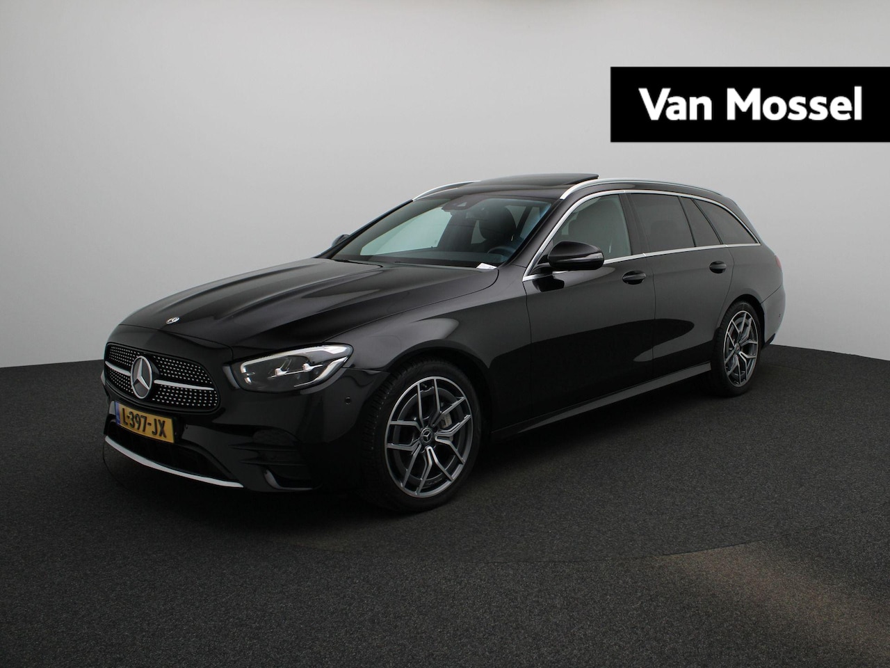 Mercedes-Benz E-klasse Estate - 300 AMG Line | Automaat | Virtual Cockpit | Cruise Control | Schuifdak | Apple Carplay / A - AutoWereld.nl