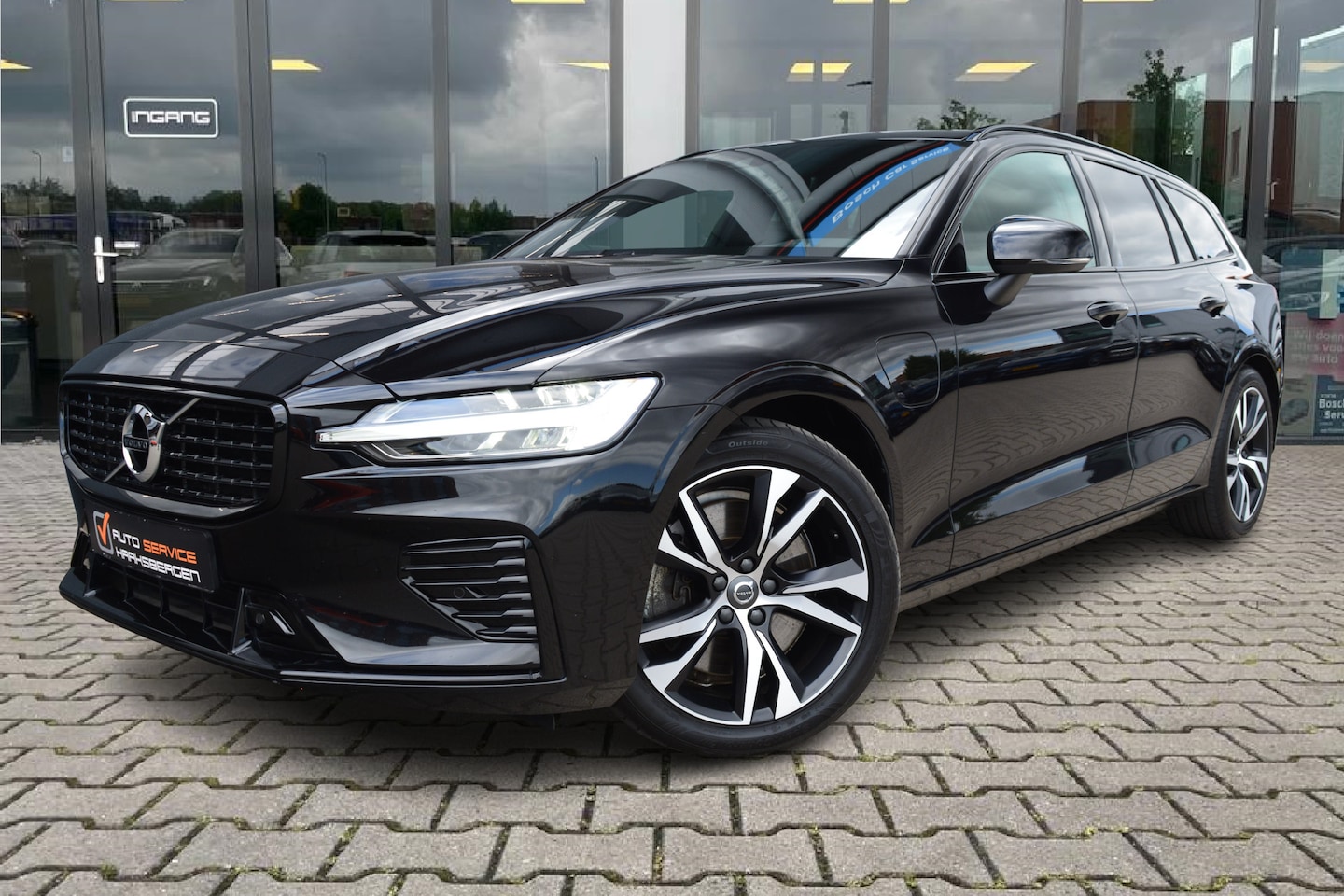 Volvo V60 - 2.0 T8 Recharge AWD R-Design | Camera | Leder | Trekhaak | - AutoWereld.nl