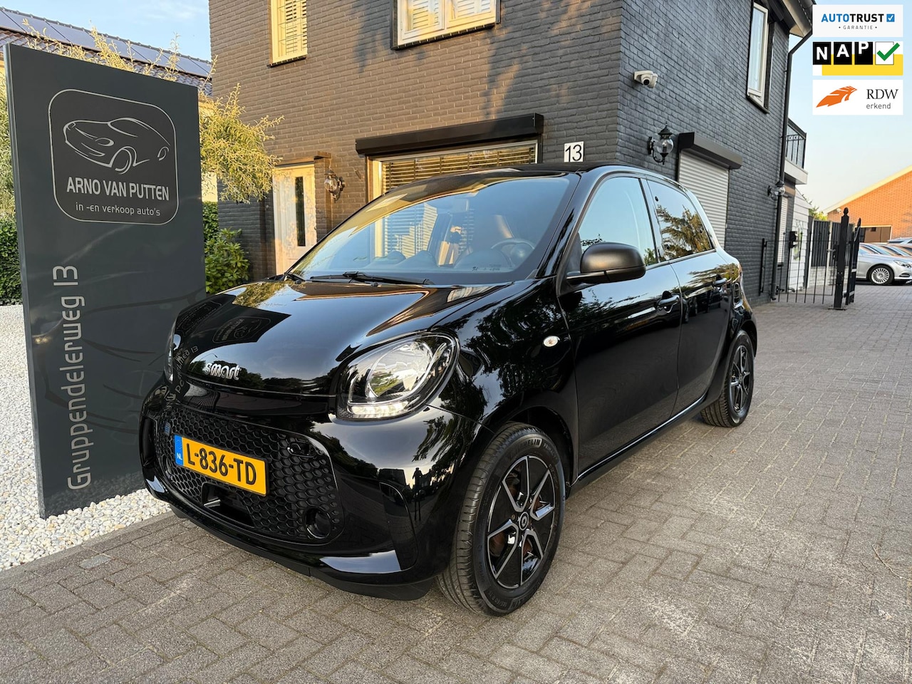 Smart Forfour - EQ Essential 18 kWh - Leer - Airco - Cruise - AutoWereld.nl