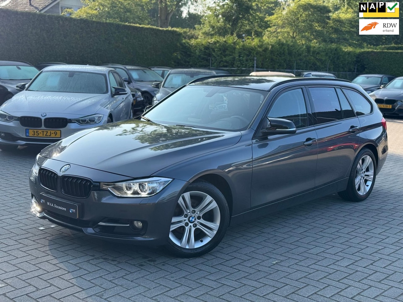 BMW 3-serie Touring - 320i Executive Sport|Nwe Ketting|Navigatie|Cruise control|Climate control|Nette staat.. - AutoWereld.nl
