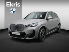 BMW iX1 - eDrive20 67 kWh M Sportpakket Pro | Premium Pack | Comfort Pack | Travel Pack | Stuurwielr