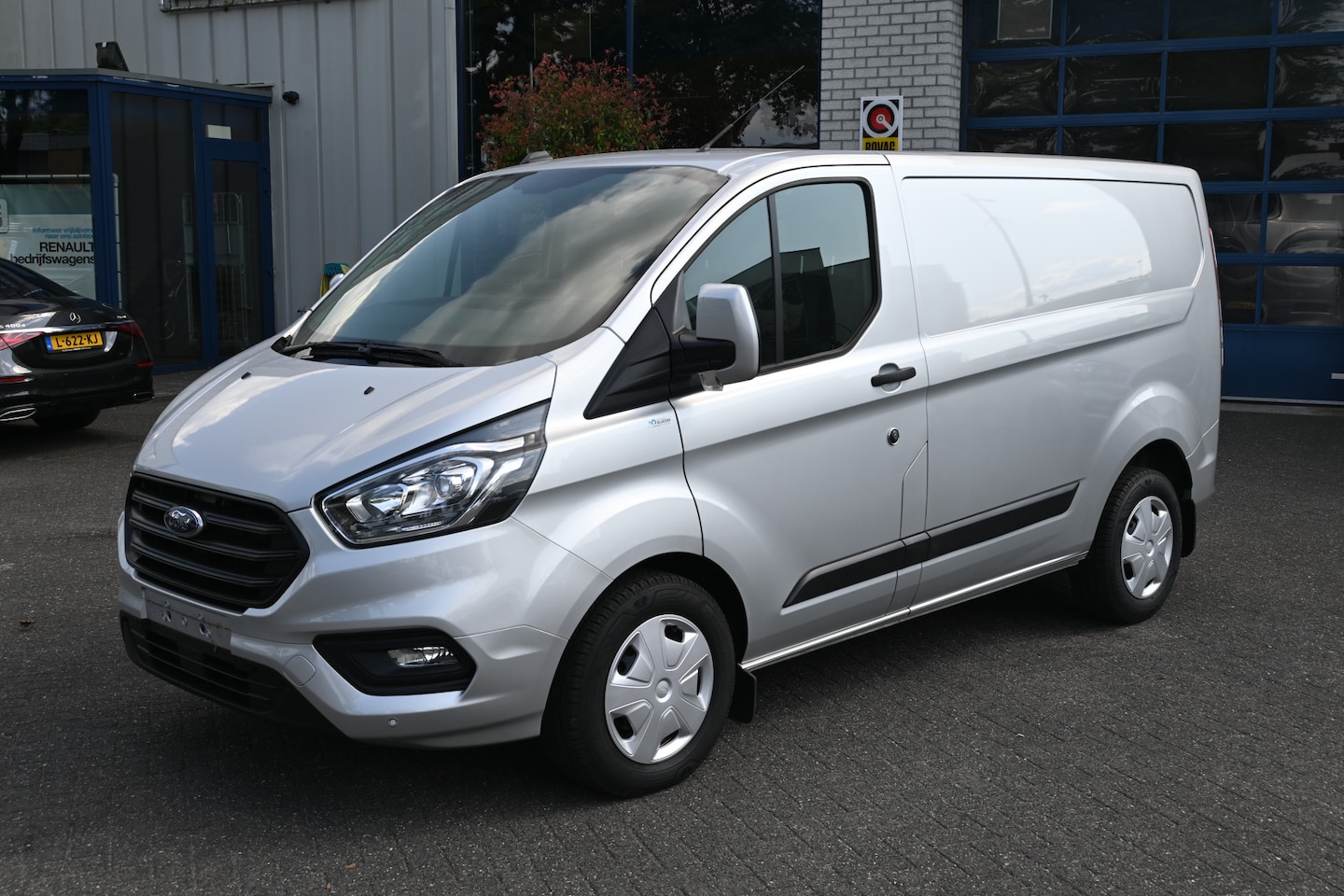 Ford Transit Custom - 300S 2.0 TDCI 130 pk L1 Trend Camera, Cruise control, Dodehoekassist - AutoWereld.nl