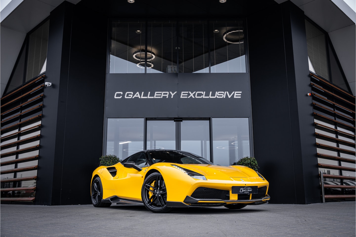 Ferrari 488 - 3.9 GTB HELE - NL auto l Lift | Racing Seats | Kermamisch | Carbon | Camera | JBL - AutoWereld.nl