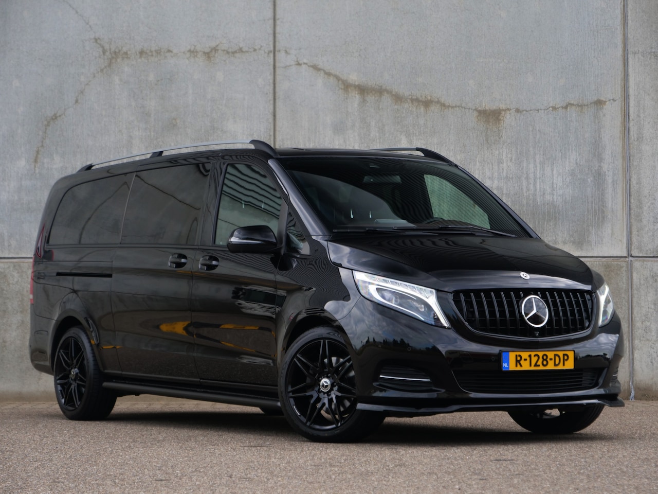 Mercedes-Benz V-klasse - V250d 4-Matic | XL | Exclusive | Incl BTW & BPM | 8-persoons | AMG | standkachel | nette s - AutoWereld.nl