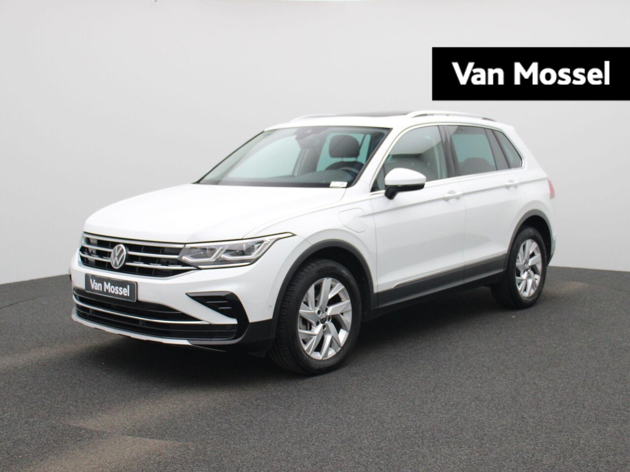 Volkswagen Tiguan - 1.4 eHybrid DSG Elegance | Automaat | Pano | Navigatie | Apple carplay | Adaptive cruise c - AutoWereld.nl