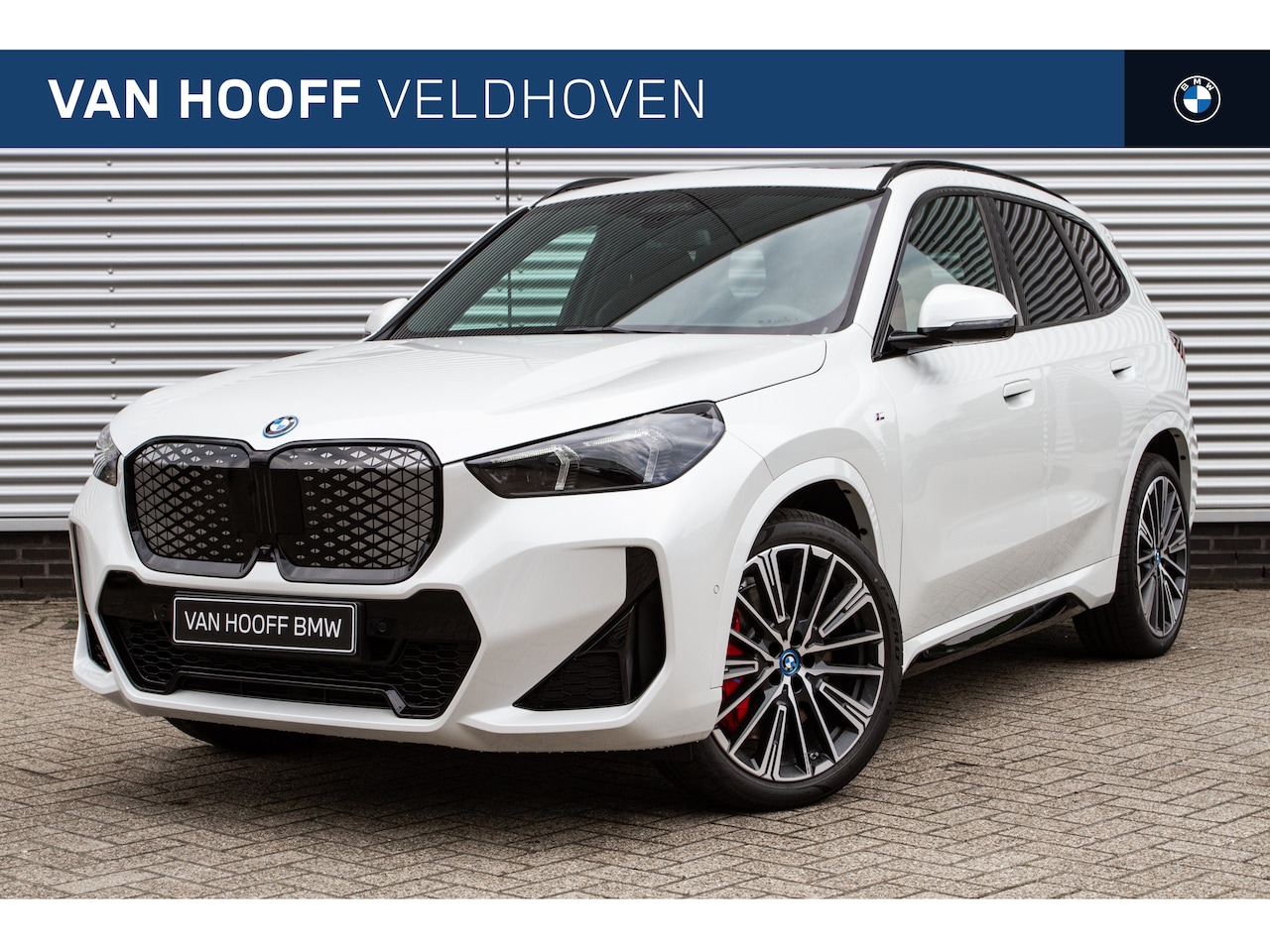 BMW iX1 - eDrive20 M Sport / Panoramadak / Trekhaak / Sportstoelen / M Adaptief onderstel / Comfort - AutoWereld.nl