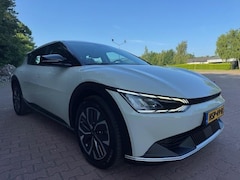 Kia EV6 - AIR 77.4KWH SOH 100%/WARTEPOMP/TREKHAAK/HLEER/CAMERA/LED/FABRIEKSGARANTIE