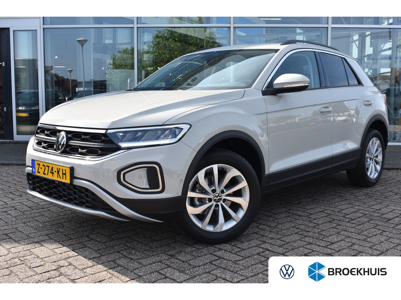 Volkswagen T-Roc - 1.0 TSI 110PK Life Edition | NAVI BY APP | AIRCO | ADAPT. CRUISE | 17 INCH - AutoWereld.nl
