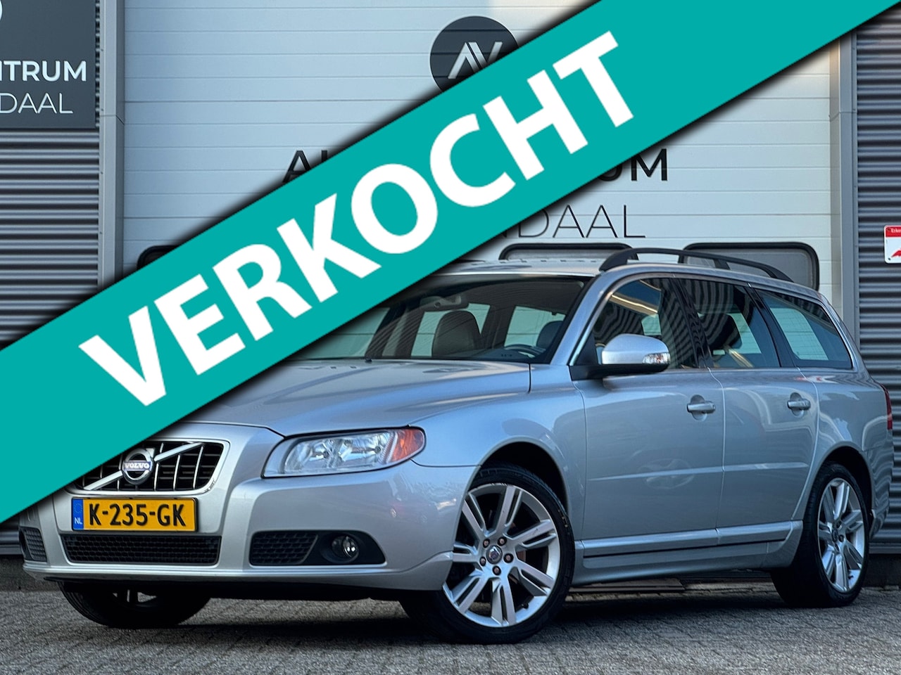 Volvo V70 - 2.0T 203 PK AUT NWE APK TREKHAAK/LEDER/NAVI/CRUISE - AutoWereld.nl