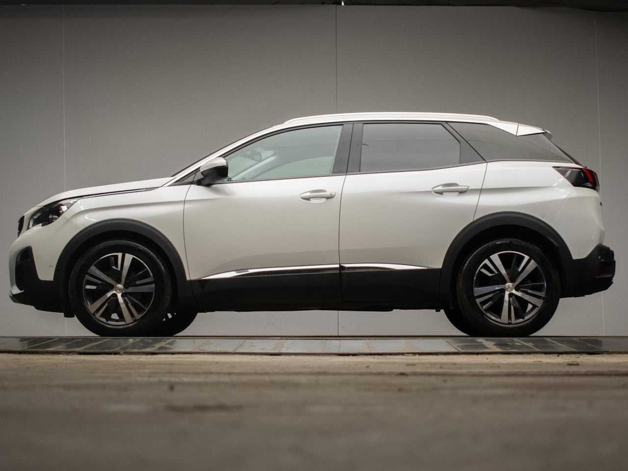 Peugeot 3008 - 1.2 PureTech Allure Sport (APPLE CARPLAY,NAVI,LED,CAMERA,360 VIEW,PDC,CRUISE,LANE,CLIMATE, - AutoWereld.nl