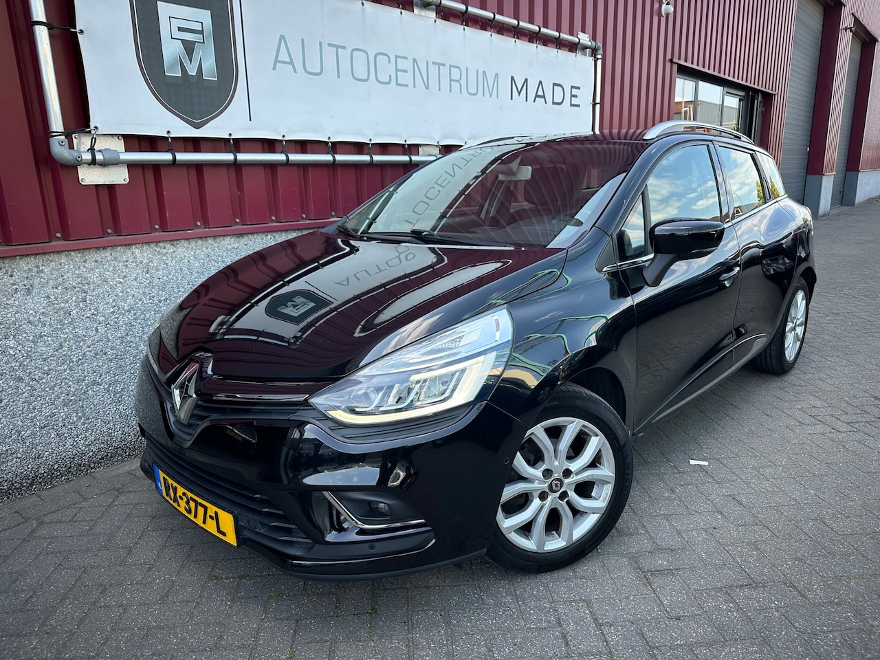 Renault Clio Estate - 1.2 TCe Intens // LED // Car Link // PDC // 1/2 Leer // - AutoWereld.nl