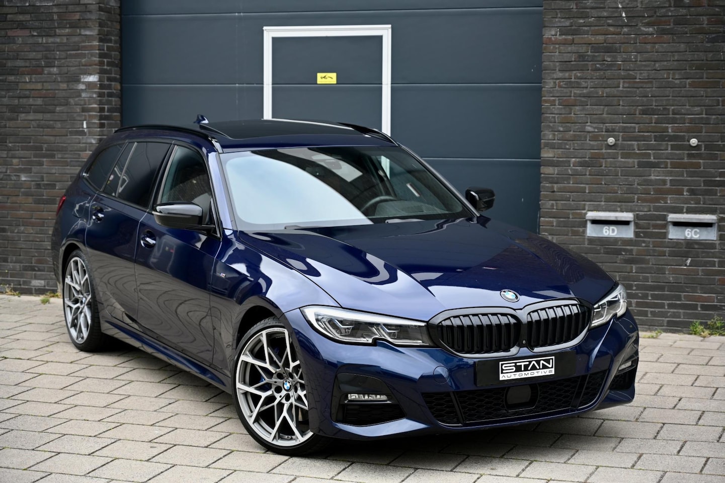 BMW 3-serie Touring - 330d xDrive M-Pakket | 2e eigenaar, Dealer onderhouden | Laser, Pano, Individual - AutoWereld.nl