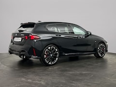 BMW 1-serie - M135 xDrive | Comfort Acces | Harman Kardon | Getint Glas achter | Stoelverwarming |