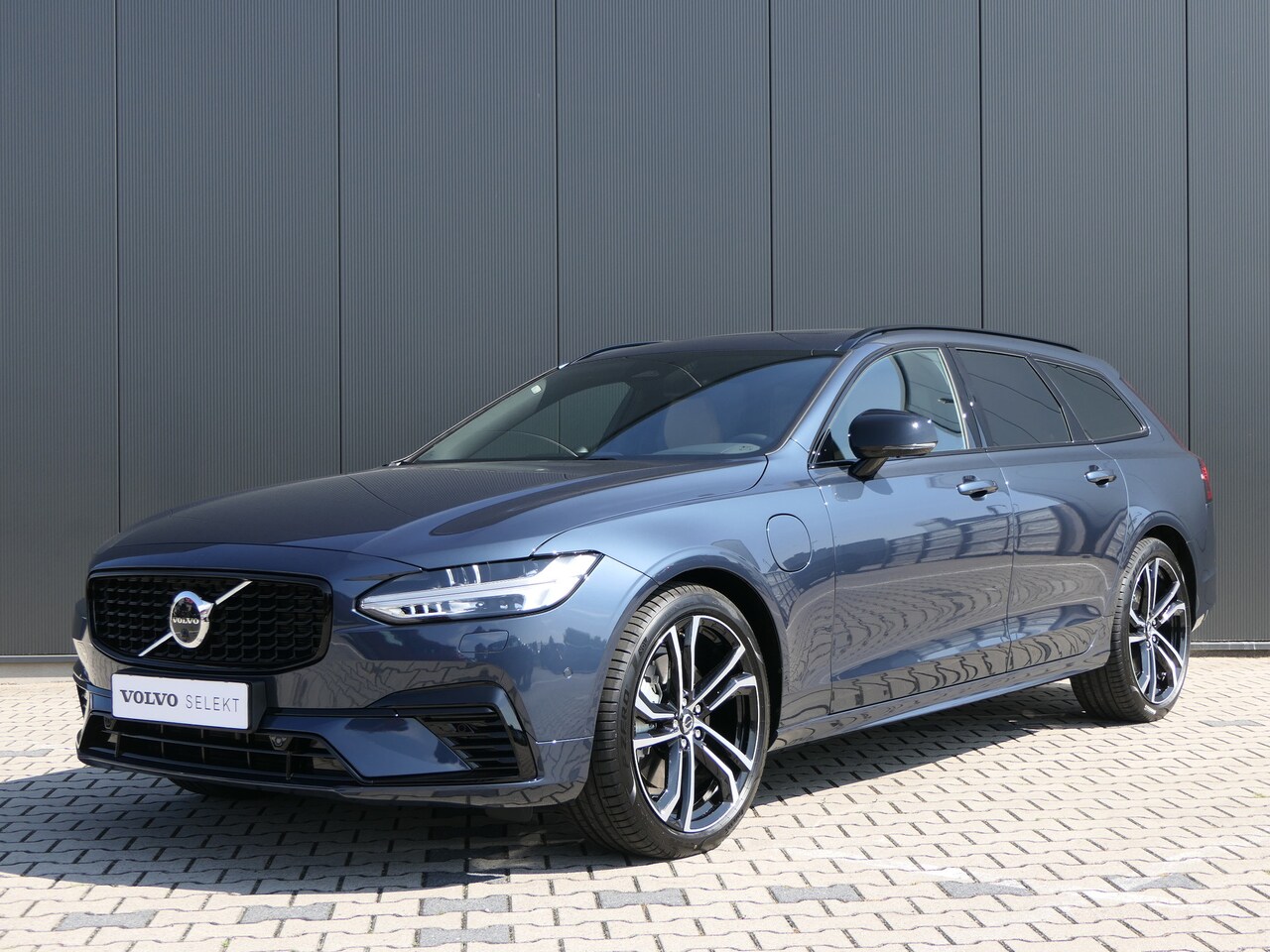 Volvo V90 - T8 Plug-in hybrid AWD Ultra Executive Edition | Bowers&Wilkins | Luchtvering | Massage | G - AutoWereld.nl