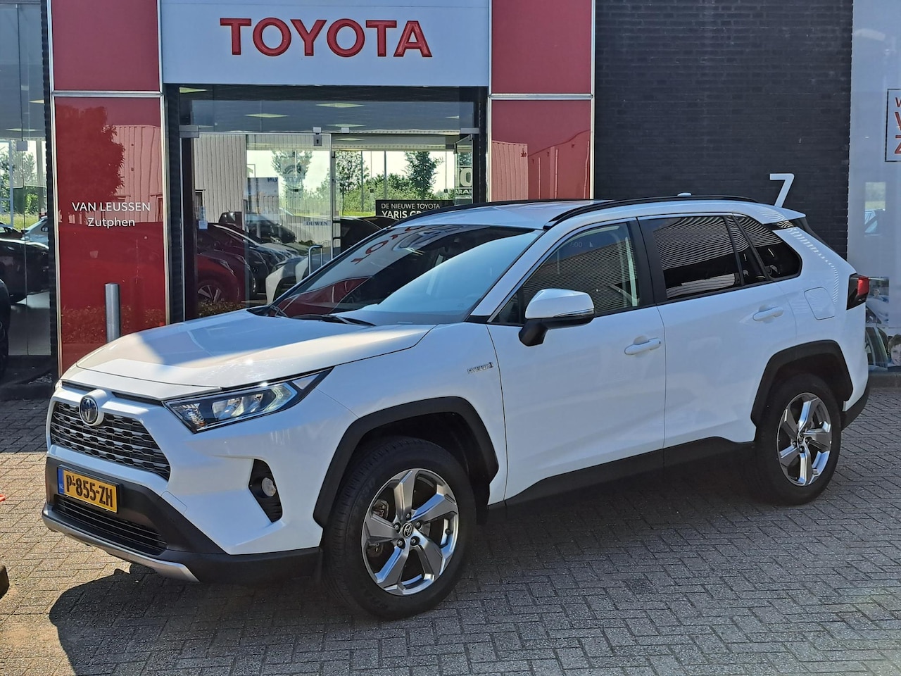 Toyota RAV4 - 2.5 HYBRID STYLE NAVI TREKHAAK LEDER STOELVERWARMING JBL-AUDIO EL-ACHTERKLEP PRIVACY-GLASS - AutoWereld.nl