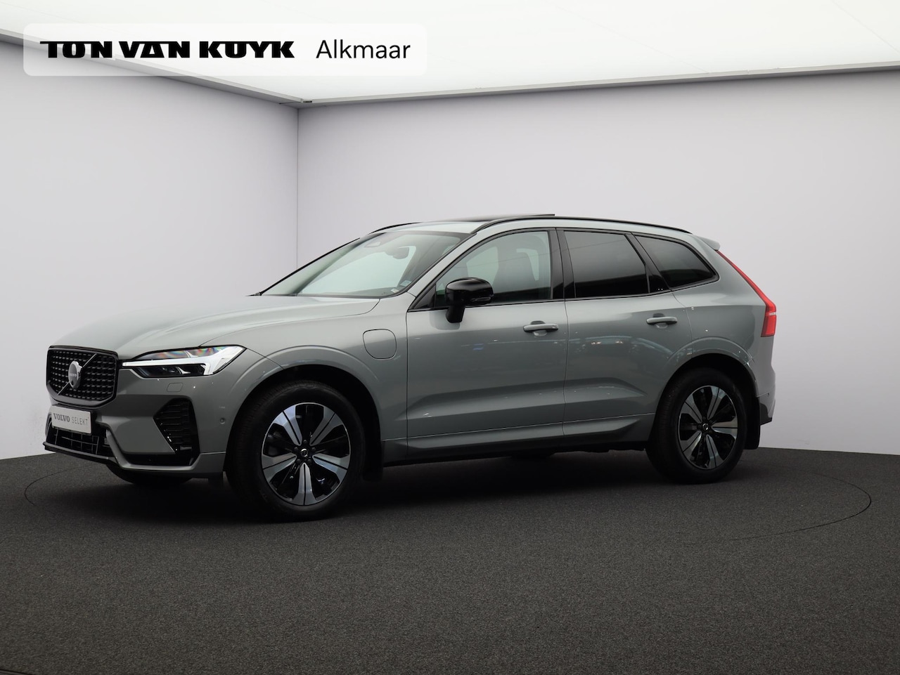 Volvo XC60 - T8 AWD Plug-in hybrid Plus Bright / Trekhaak / Pan. dak / Elektr. bed. stoelen / Geïntegr. - AutoWereld.nl