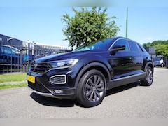 Volkswagen T-Roc - 1.5 TSI 150pk Sport+ Executive Navigatie Trekhaak Apple Carplay