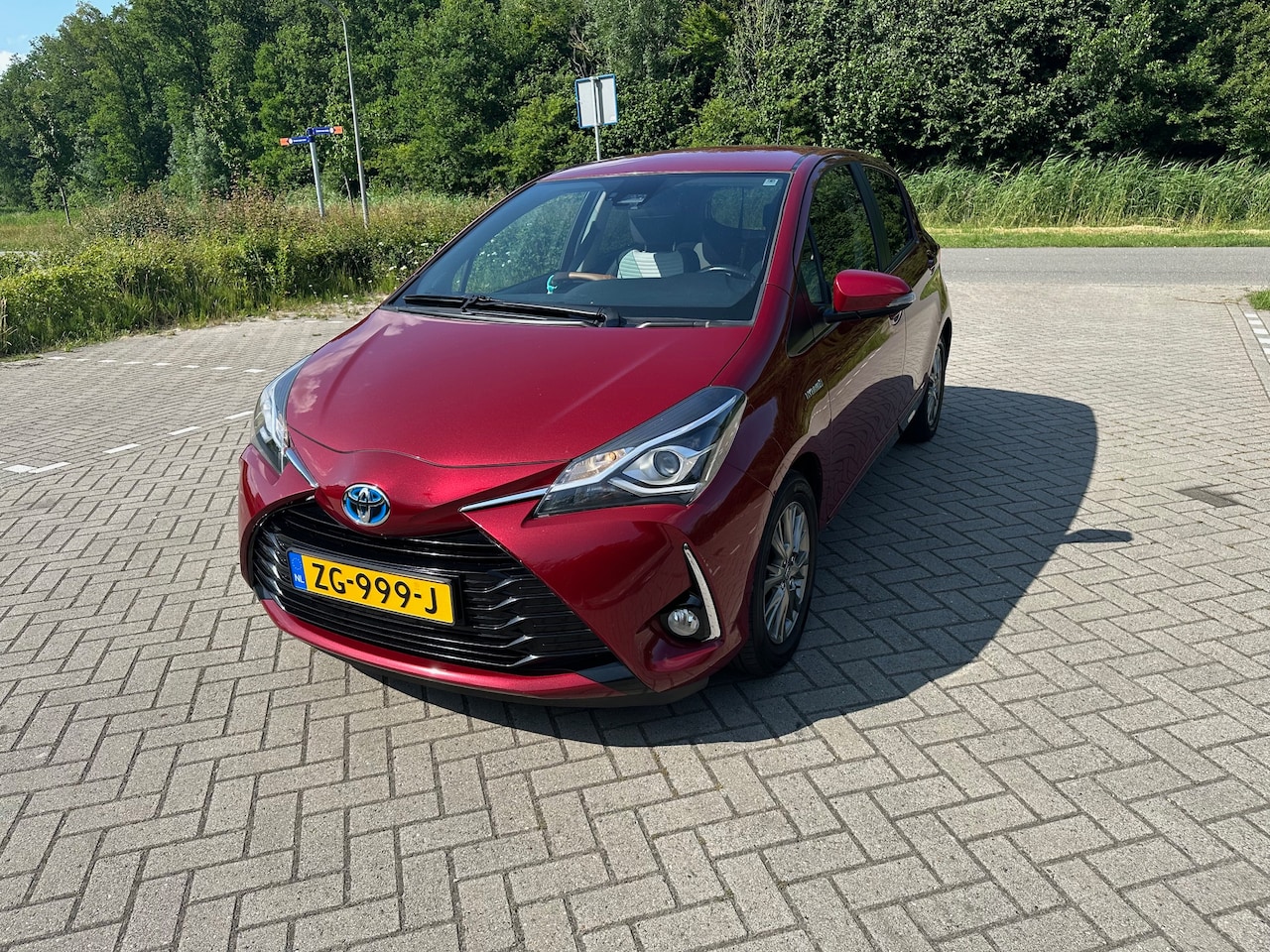 Toyota Yaris - 1.5 Hybrid Design Red - AutoWereld.nl