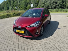 Toyota Yaris - 1.5 Hybrid Design Red