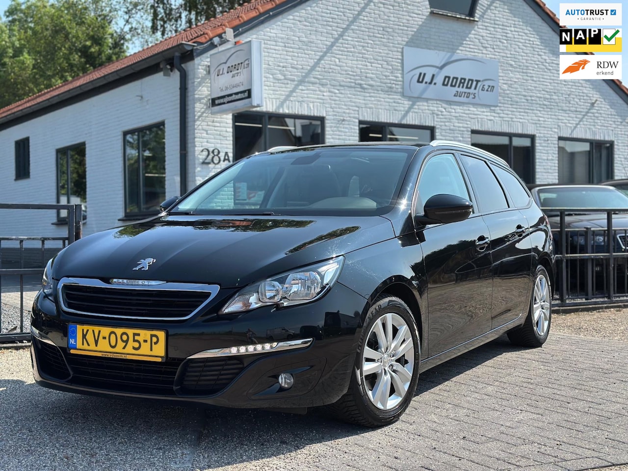 Peugeot 308 SW - 1.2 PureTech Blue Lease Executive nette/goede auto! - AutoWereld.nl