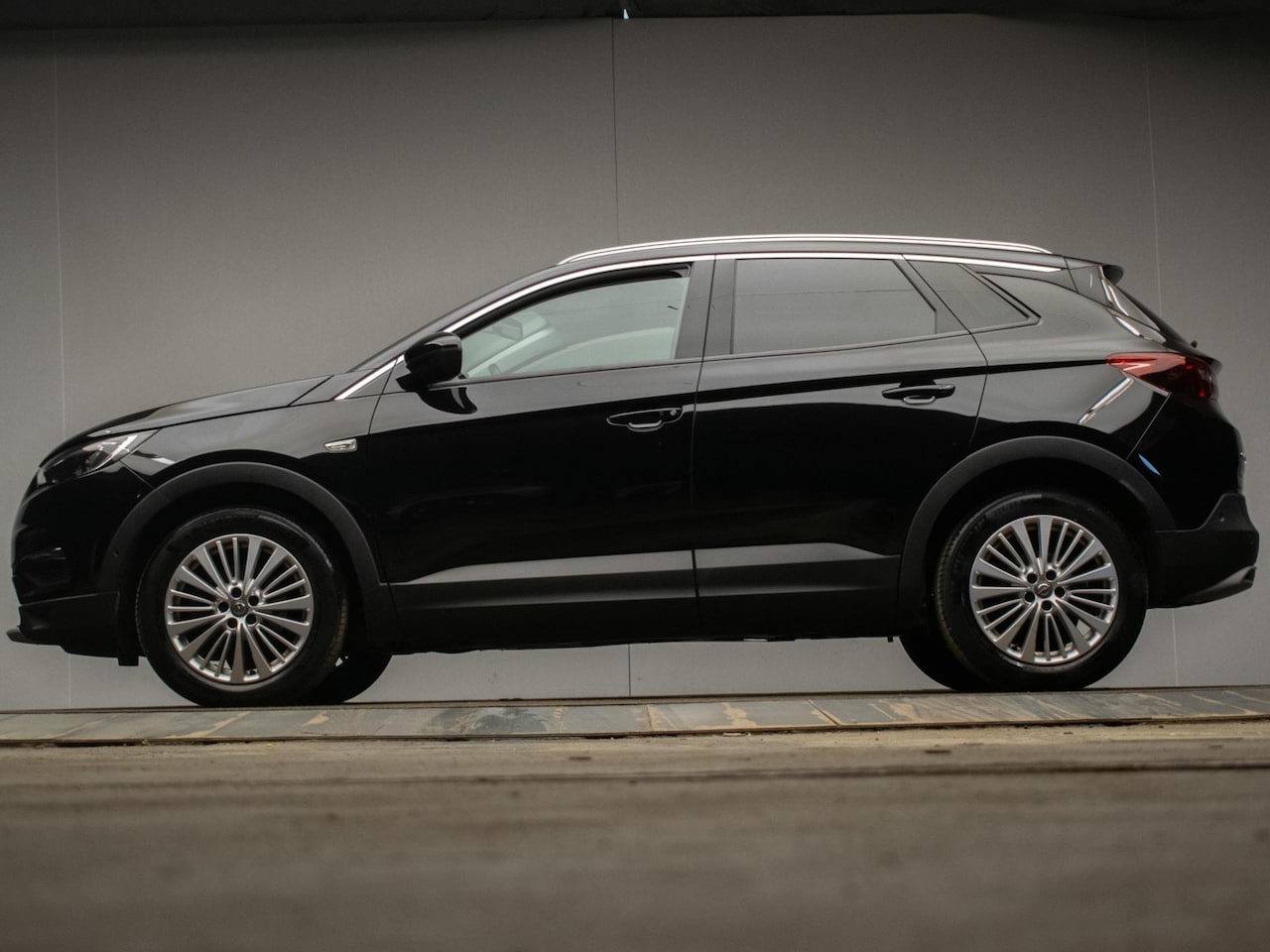 Opel Grandland X - 1.2 Turbo Innovation Sport (APPLE CARPLAY,NAVI,PDC,LED,CRUISE,CLIMATE,SPORTSTOELEN,LM VELG - AutoWereld.nl