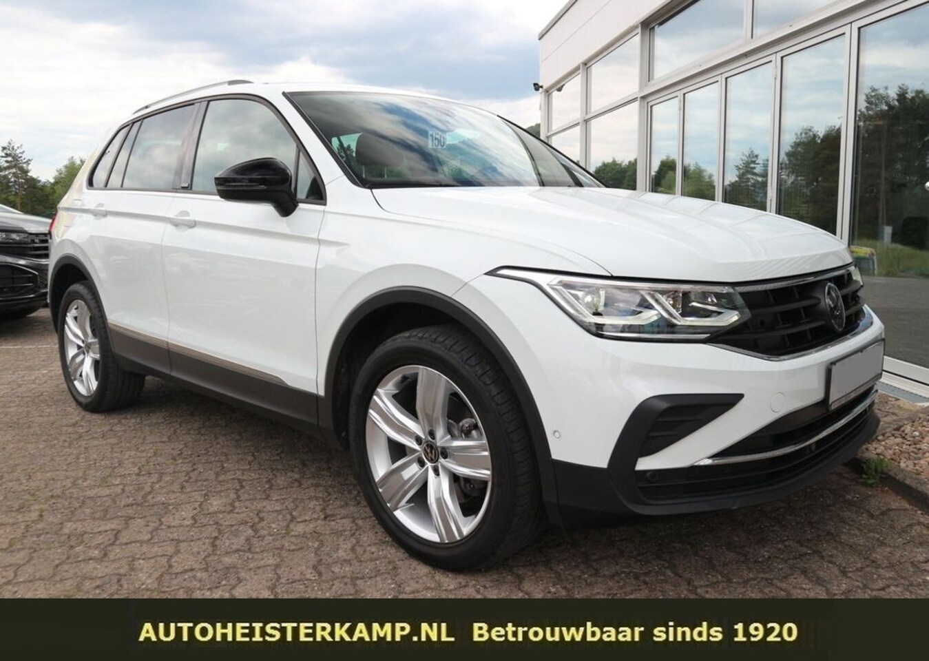 Volkswagen Tiguan - 1.4 TSI eHybrid ACC Trekhaak Matrix LED Head-Up Camera 19 Inch Stoelverwarming - AutoWereld.nl
