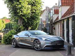 Aston Martin V12 Vanquish - 6.0 Touchtronic 2+2 | Carbon - Camera - Historie