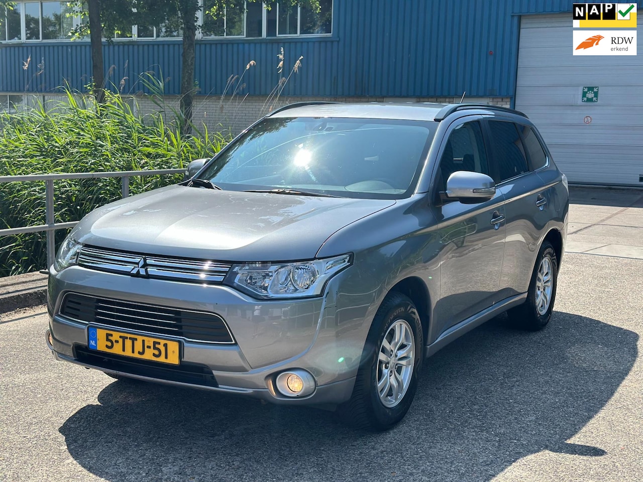 Mitsubishi Outlander - 2.0 PHEV Business Edition Clima! Camera! 14.000 KM NAP! - AutoWereld.nl