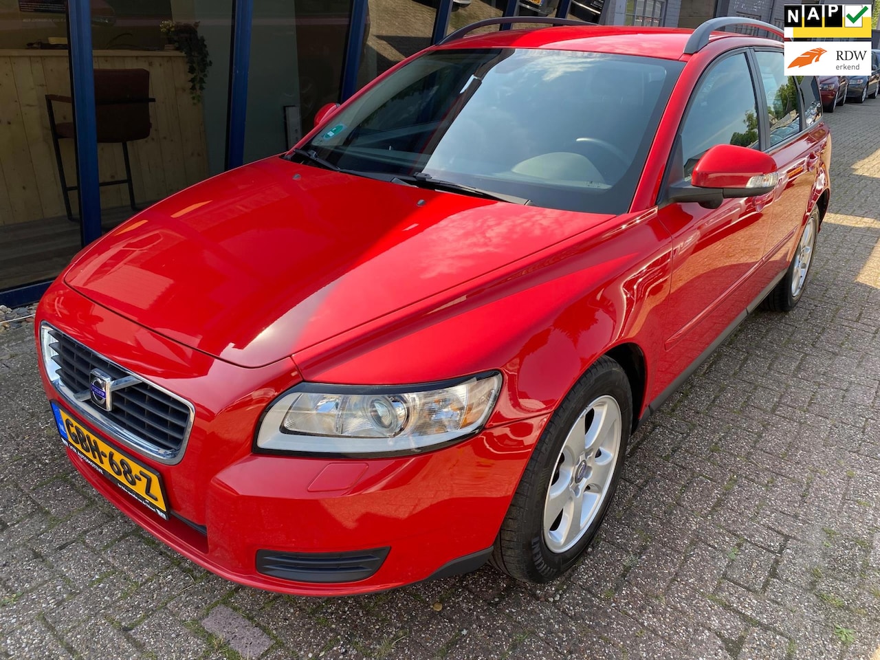 Volvo V50 - 2.4 Momentum Automaat !- ! ACTIE PRIJS !- ! - AutoWereld.nl