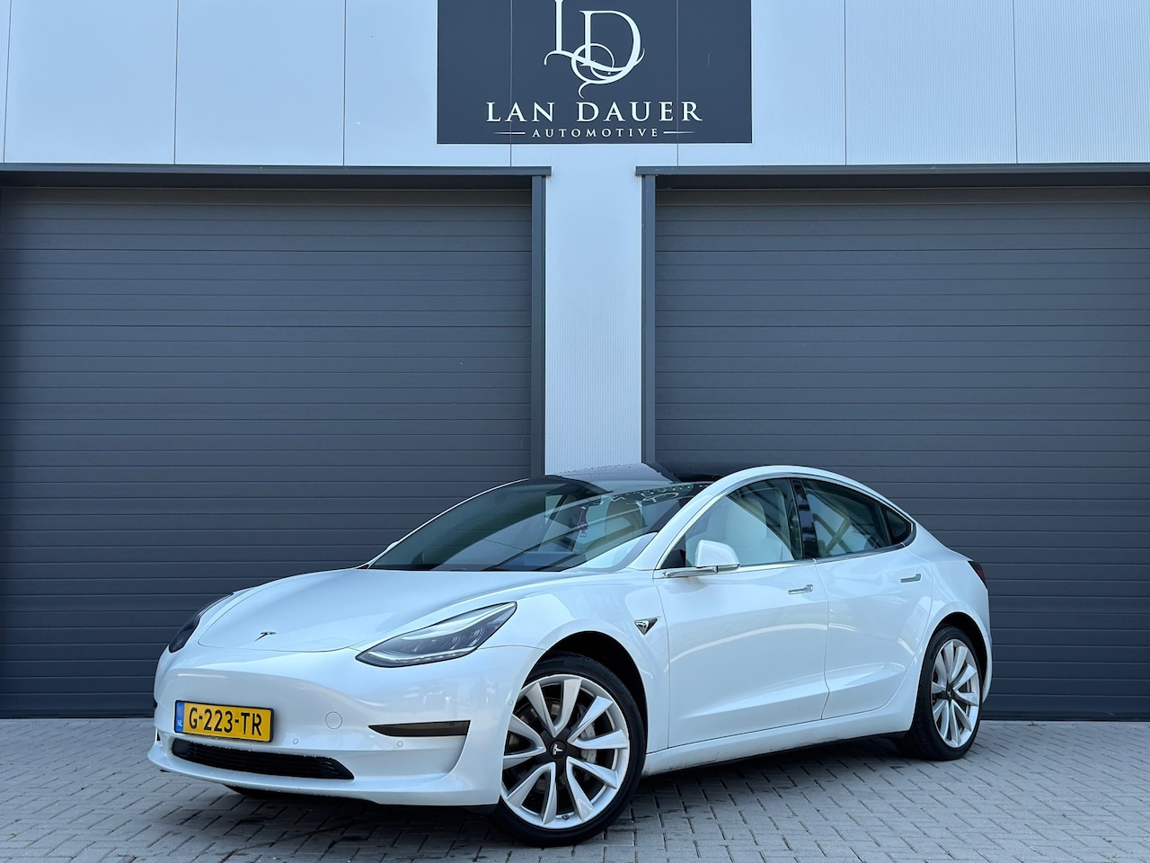 Tesla Model 3 - Standard RWD Plus 60 kWh Autopilot / Wit Leder - AutoWereld.nl