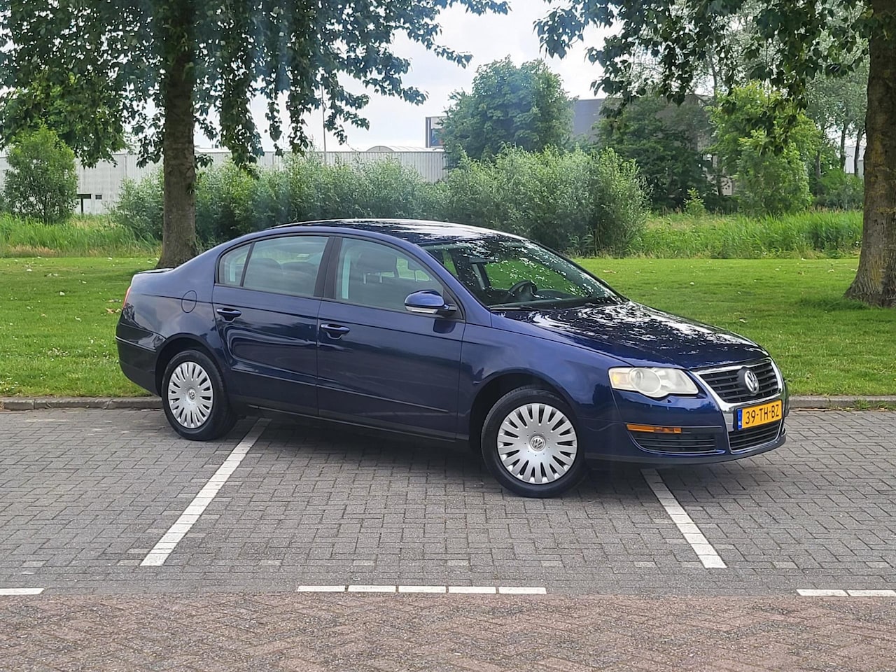 Volkswagen Passat - 1.6 FSI Trendline / Airco / Nap / Nieuwe Apk - AutoWereld.nl