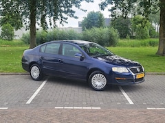Volkswagen Passat - 1.6 FSI Trendline / Airco / Nap / Nieuwe Apk